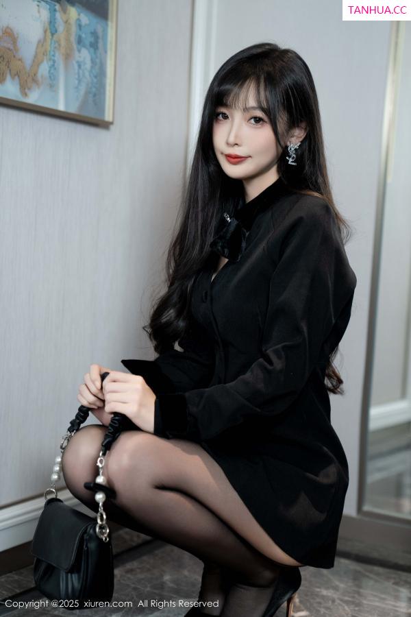   [XiuRen]高清写真图 2025.02.21 No.9918 樱桃小阑子 黑丝美腿第11张图片